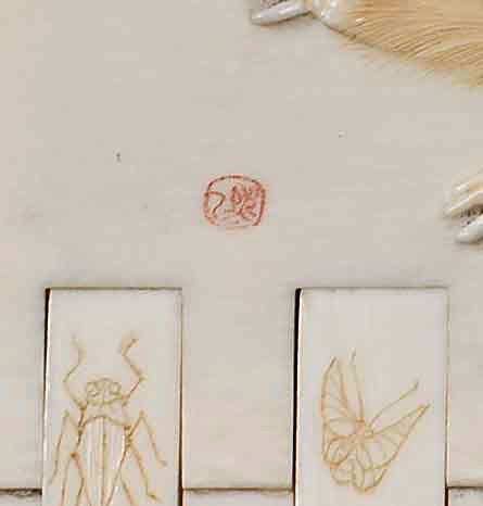 FINE QUALITY PAIR OF JAPANESE IVORY BEZIQUEGAMES MARKERS DEPICTING MONKEYS - ADDITIONAL PHOTO 3