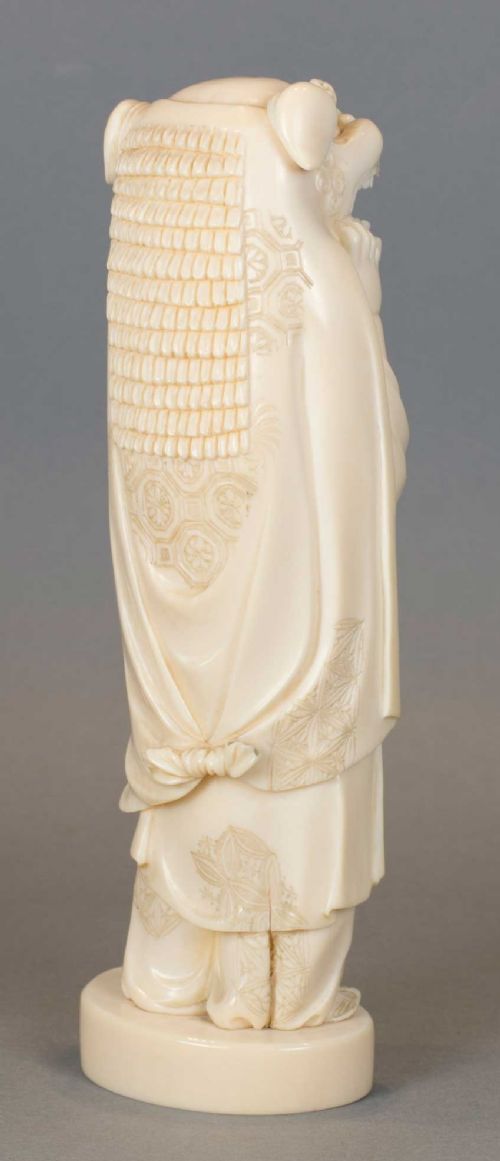 A CHARMING JAPANESE IVORY OKIMONO OF A BOY PERFORMING A LION DANCE - ADDITIONAL PHOTO 2