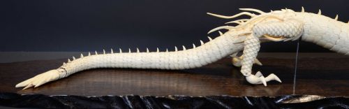LARGE FULLY ARTICULATED JAPANESE IVORY DRAGON JIZAI OKIMONO ON STAND - ADDITIONAL PHOTO 4