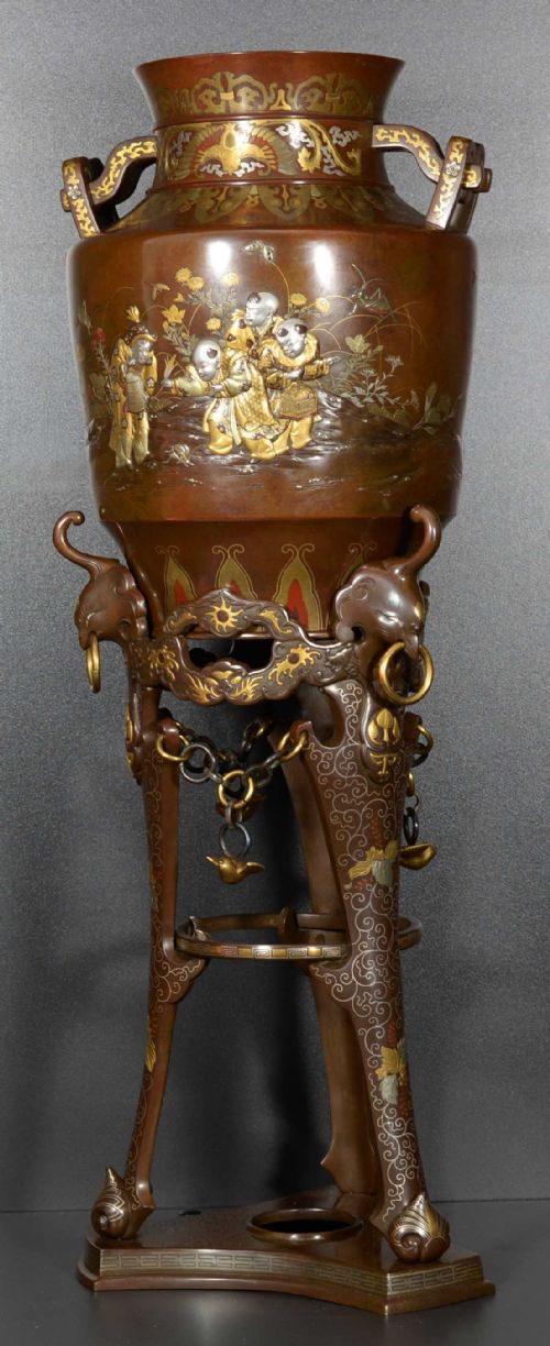 A LARGE JAPANESE MIXED METAL VASE ON STAND DEPICTING BOYS CATCHING CRICKETS - ADDITIONAL PHOTO 3