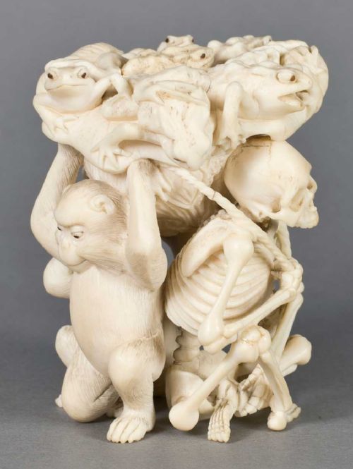 UNUSUAL JAPANESE IVORY OKIMONO SKELETON MONKEYS CARRYING TOADS - ADDITIONAL PHOTO 1