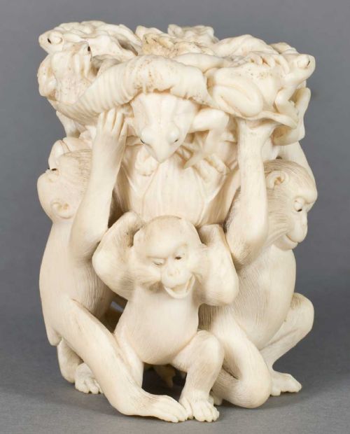 UNUSUAL JAPANESE IVORY OKIMONO SKELETON MONKEYS CARRYING TOADS - ADDITIONAL PHOTO 4