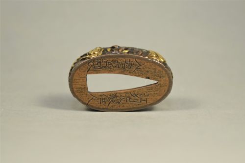 A NICE GROUP OF JAPANESE EDO PERIOD MIXED METAL FUCHI SWORD FITTINGS - ADDITIONAL PHOTO 4