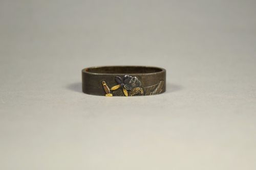 A NICE GROUP OF JAPANESE EDO PERIOD MIXED METAL FUCHI SWORD FITTINGS - ADDITIONAL PHOTO 9