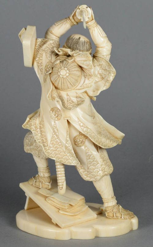 LOVELY QUALITY JAPANESE MEIJI PERIOD IVORY OKIMONO DEPICTING A SAMURAI WARRIOR SIGNED - ADDITIONAL PHOTO 6