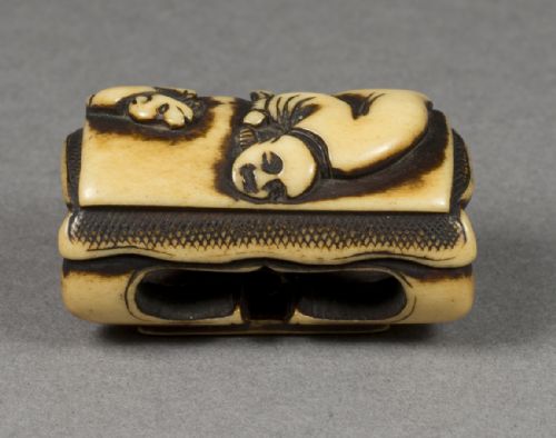 A JAPANESE EDO PERIOD STAG ANTLER NETSUKE BLIND MAN AND DOG - ADDITIONAL PHOTO 5