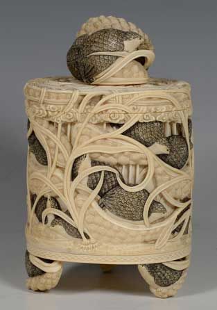 a charming japanese lidded ivory trinket box decorated quail - CATEGORY: ANTIQUE BOXES - DATED 1900