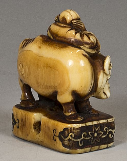 18TH CENTURY JAPANESE EDO PERIOD CARVED IVORY SEAL NETSUKE - ADDITIONAL PHOTO 1
