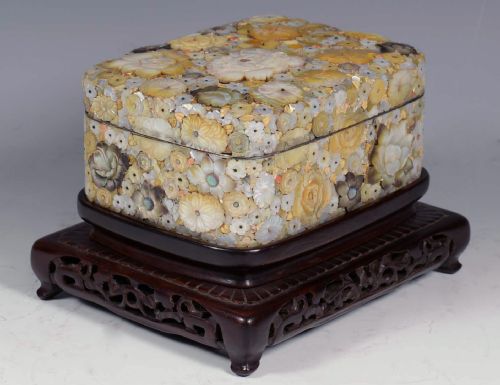 high quality decorative japanese shibayama box on stand masamitsu - CATEGORY: ANTIQUE BOXES - DATED 1900