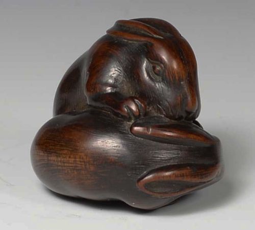 CHARMING JAPANESE BOXWOOD NETSUKE PLAYFUL HARES TOMOTADA - ADDITIONAL PHOTO 2