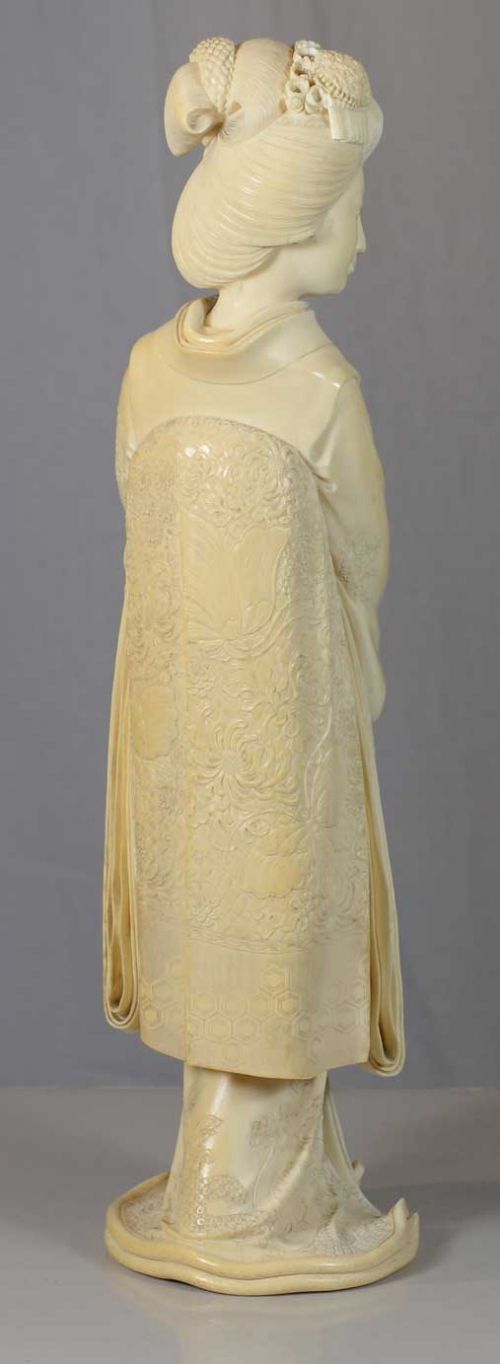 LARGE STUNNING QUALITY JAPANESE IVORY BIJIN OKIMONO BY DOHAKU - ADDITIONAL PHOTO 5