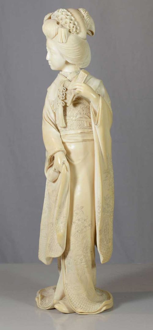 LARGE STUNNING QUALITY JAPANESE IVORY BIJIN OKIMONO BY DOHAKU - ADDITIONAL PHOTO 9