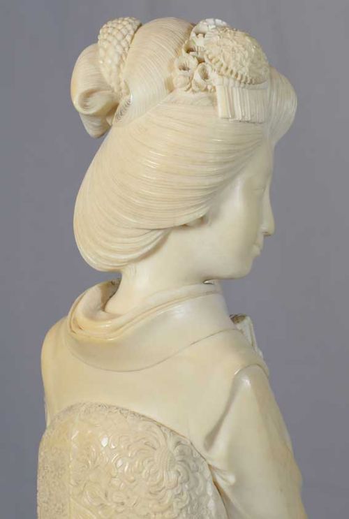 LARGE STUNNING QUALITY JAPANESE IVORY BIJIN OKIMONO BY DOHAKU - ADDITIONAL PHOTO 14