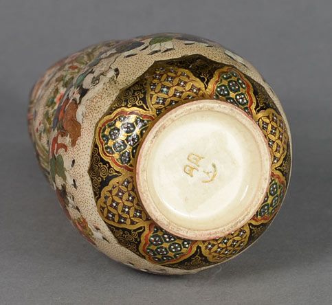 UNUSUAL JAPANESE SATSUMA TRIPLE GOURD VASE BY MEIZAN - ADDITIONAL PHOTO 5