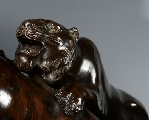 EXCEPTIONAL QUALITY JAPANESE BRONZE TIGER OKIMONO BY AKASOFU GYOKO - ADDITIONAL PHOTO 5