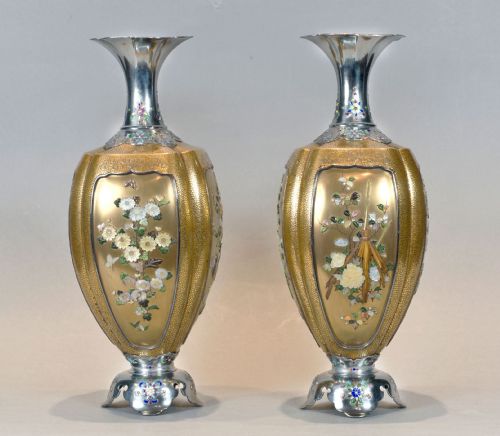 fig 2. OUTSTANDING PAIR OF JAPANESE GOLD LACQUER & SHIBAYAMA VASES