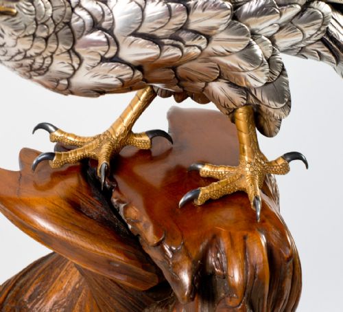 JAPANESE SILVERED BRONZE HAWK ON NATURALISTIC WOOD STANDYOSHITANI - ADDITIONAL PHOTO 10