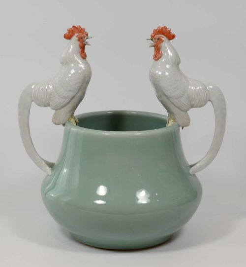 RARE JAPANESE CELADON COCKEREL VASE BY MAKUZU KOZAN - ADDITIONAL PHOTO 4