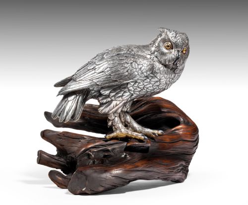 JAPANESE SILVERED BRONZE SNOWY OWL ON WOOD STAND BY YASUMASA - ADDITIONAL PHOTO 2