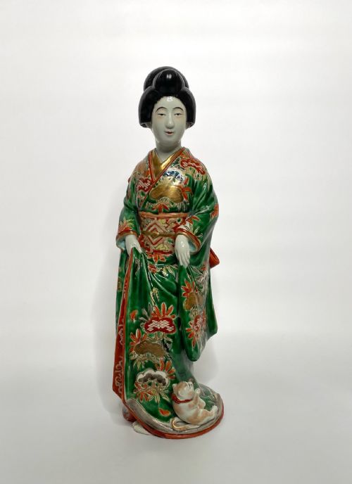 large japanese kutani bijin and kitten okimono - CATEGORY: ANTIQUE CERAMICS - DATED 1900