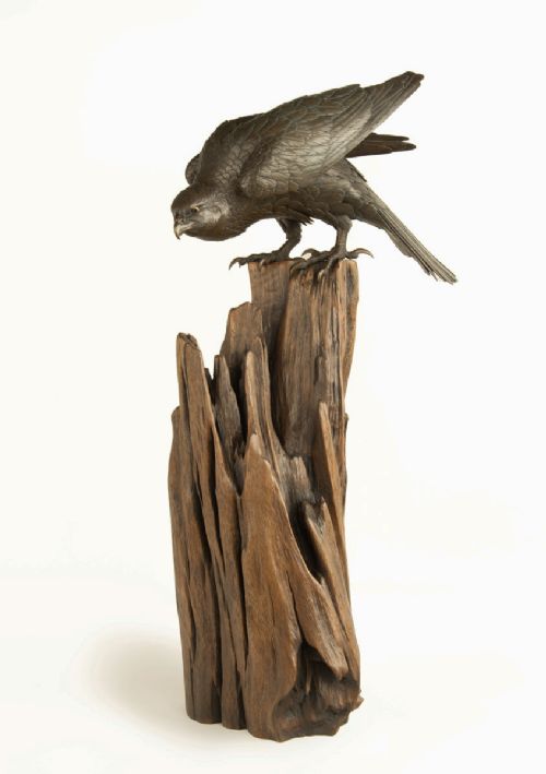 POWERFUL JAPANESE BRONZE HAWK OKIMONO BY SANO TAKACHIKA - ADDITIONAL PHOTO 1