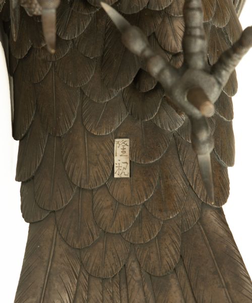 POWERFUL JAPANESE BRONZE HAWK OKIMONO BY SANO TAKACHIKA - ADDITIONAL PHOTO 9