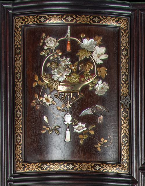 OUTSTANDING JAPANESE GOLD LACQUER AND SHIBAYAMA SHODANA CABINET - ADDITIONAL PHOTO 1