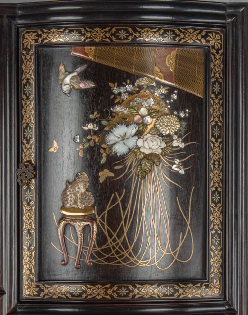 OUTSTANDING JAPANESE GOLD LACQUER AND SHIBAYAMA SHODANA CABINET - ADDITIONAL PHOTO 6