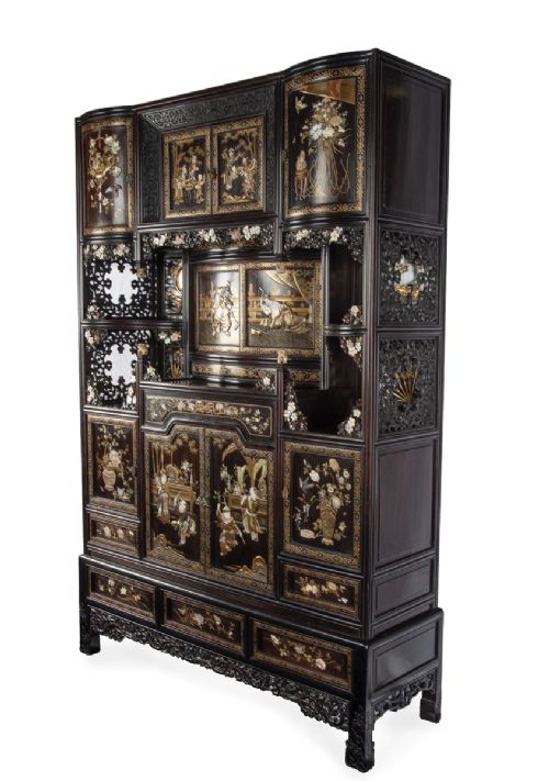 OUTSTANDING JAPANESE GOLD LACQUER AND SHIBAYAMA SHODANA CABINET - ADDITIONAL PHOTO 13