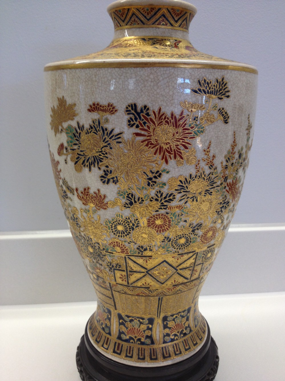 SUPERB LARGE JAPANESE IMPERIAL SATSUMA VASE DRAGONS View II