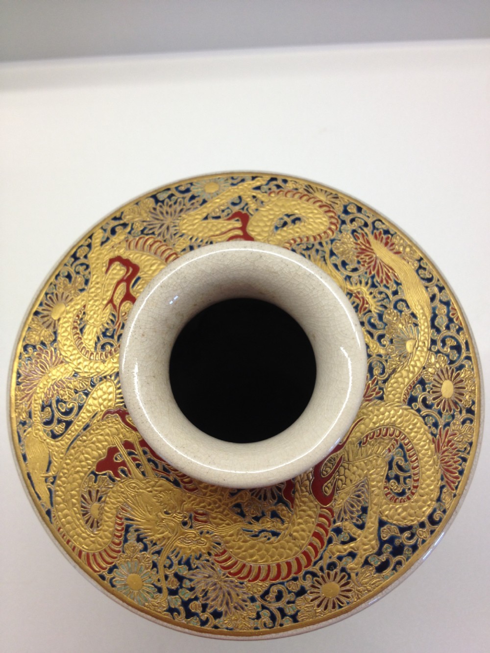 SUPERB LARGE JAPANESE IMPERIAL SATSUMA VASE DRAGONS View V