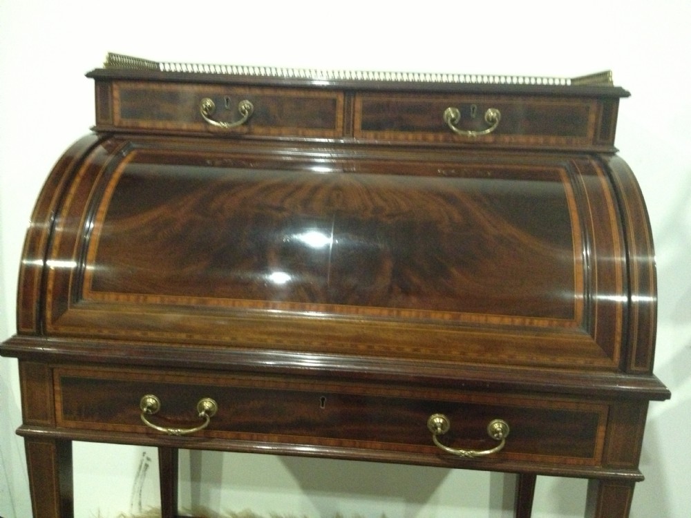 FINEST QUALITY EDWARDIAN MAHOGANY CYLINDER DESK 