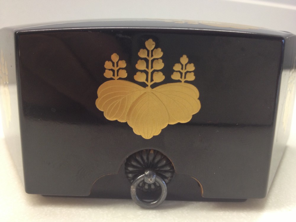 JAPANESE MAKIE LACQUERED BOX AND COVER SILVER HANDLES MEIJI PERIOD View V