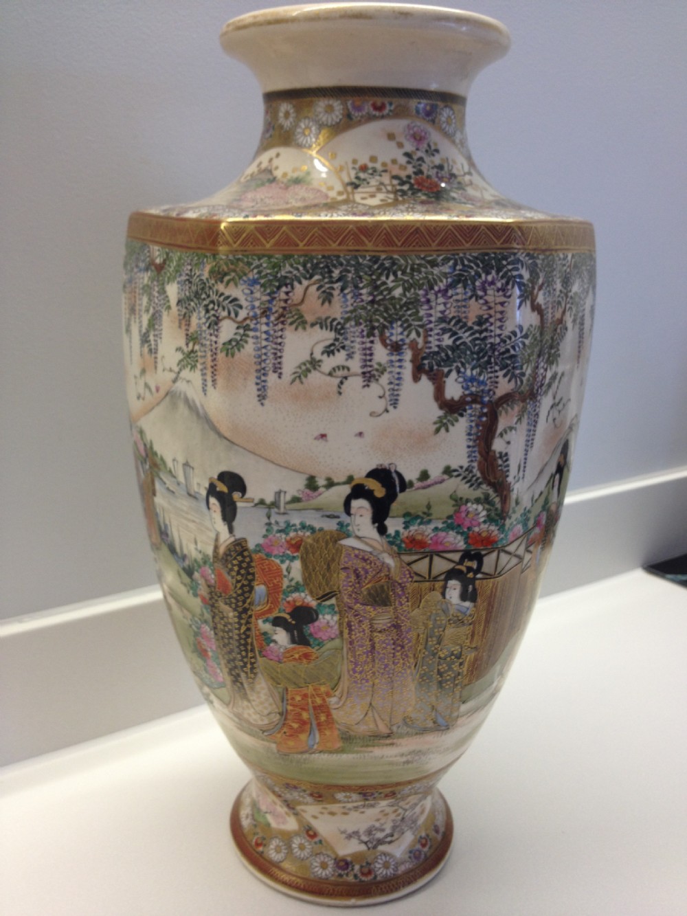 VERY LARGE DECORATIVE JAPANESE SATSUMA VASE 