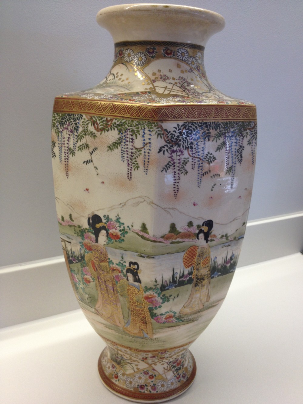 VERY LARGE DECORATIVE JAPANESE SATSUMA VASE  View IV