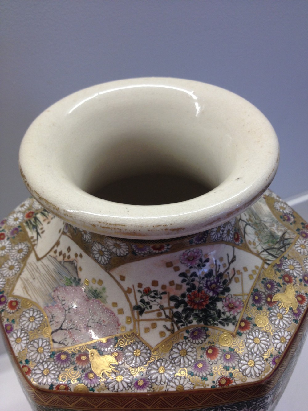 VERY LARGE DECORATIVE JAPANESE SATSUMA VASE  View VIII