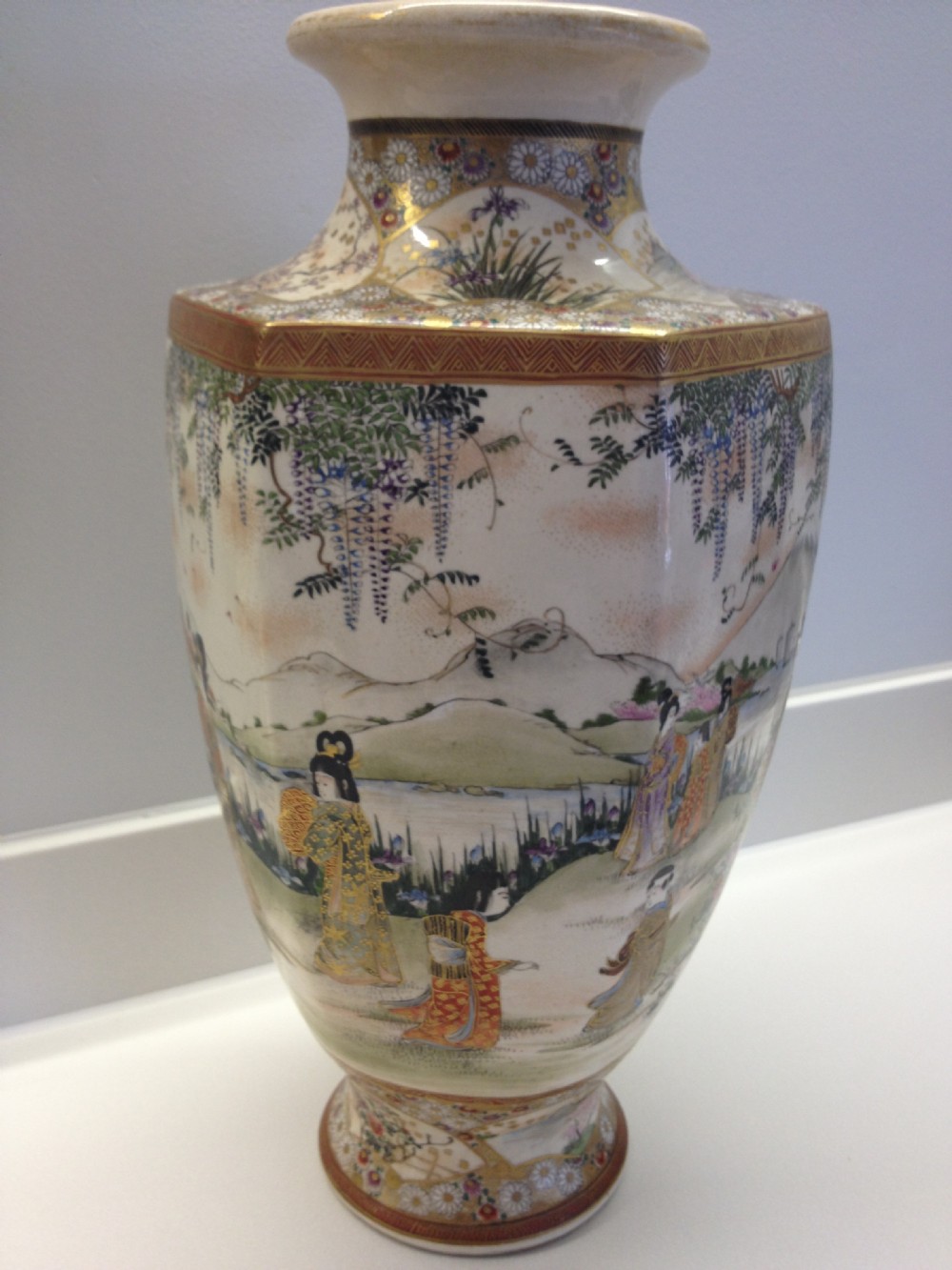 VERY LARGE DECORATIVE JAPANESE SATSUMA VASE  View V