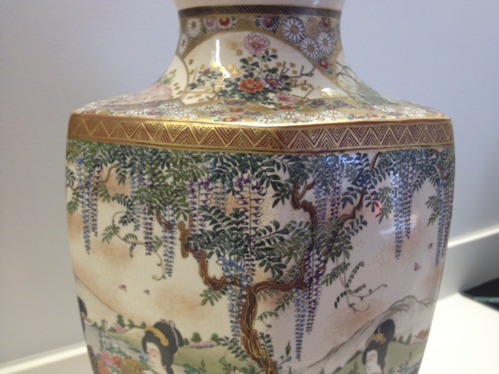 VERY LARGE DECORATIVE JAPANESE SATSUMA VASE  View X