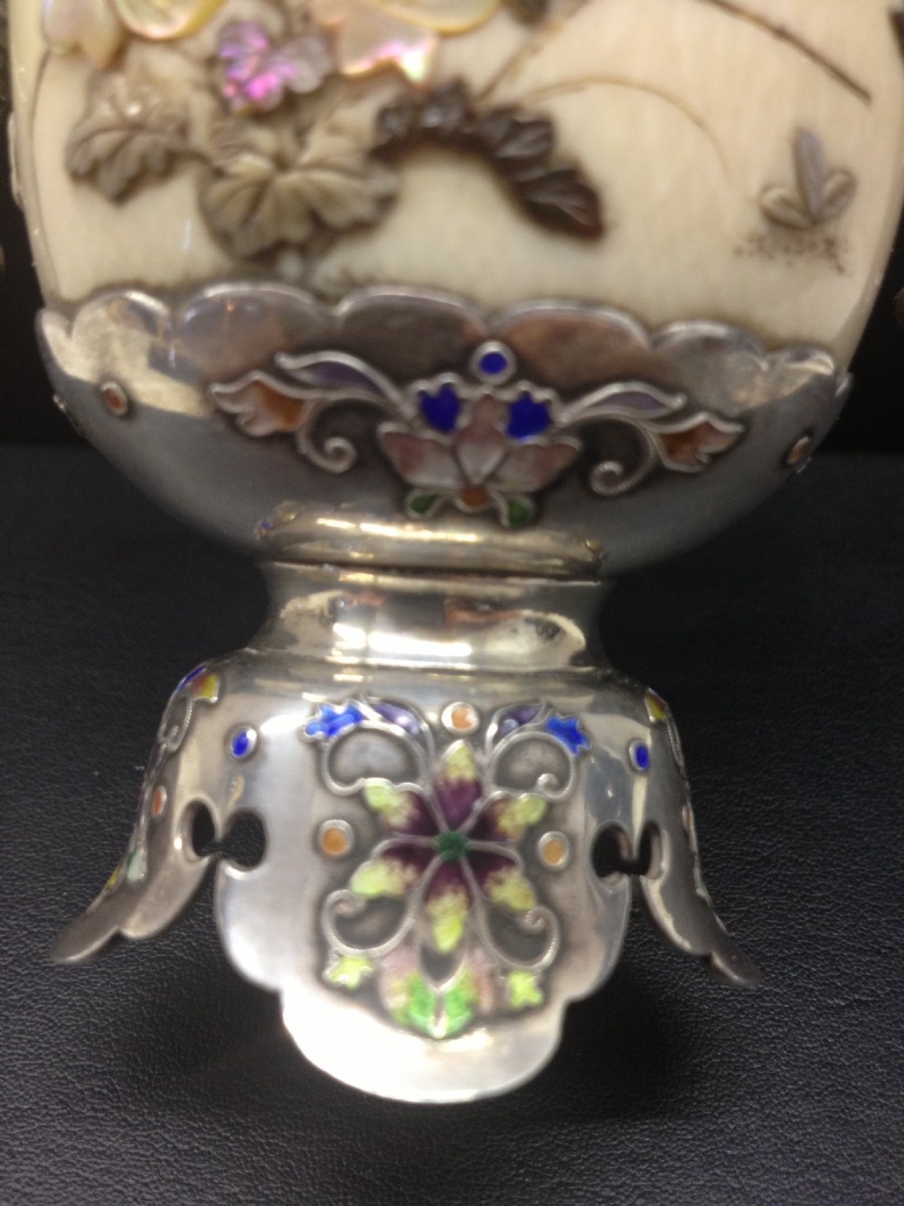 FABULOUS JAPANESE SILVER & IVORY SHIBAYAMA TUSK VASE View XII