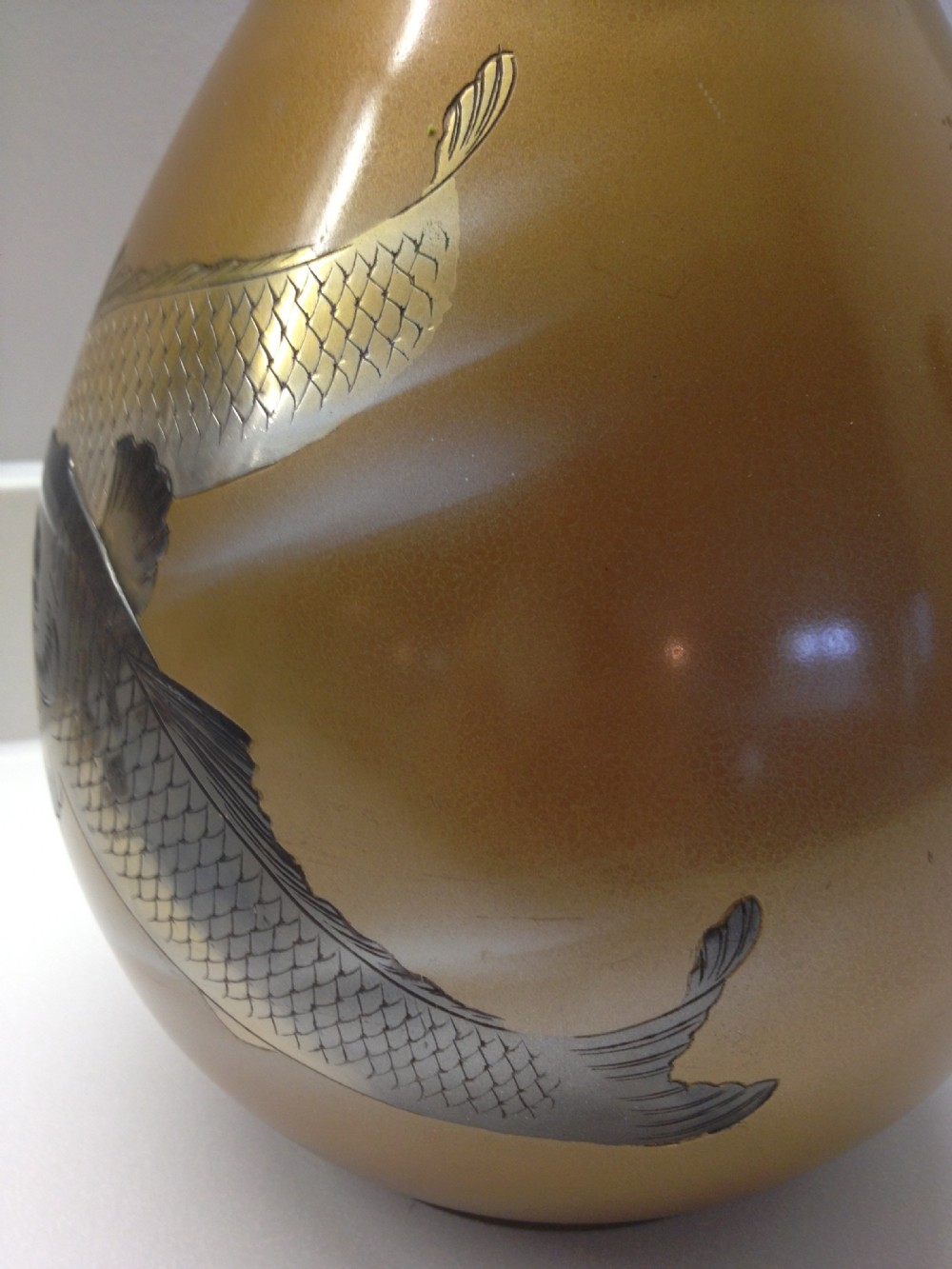LARGE JAPANESE LACQUERED BRONZE VASE OVERLAID CARP SWIMMING View VI