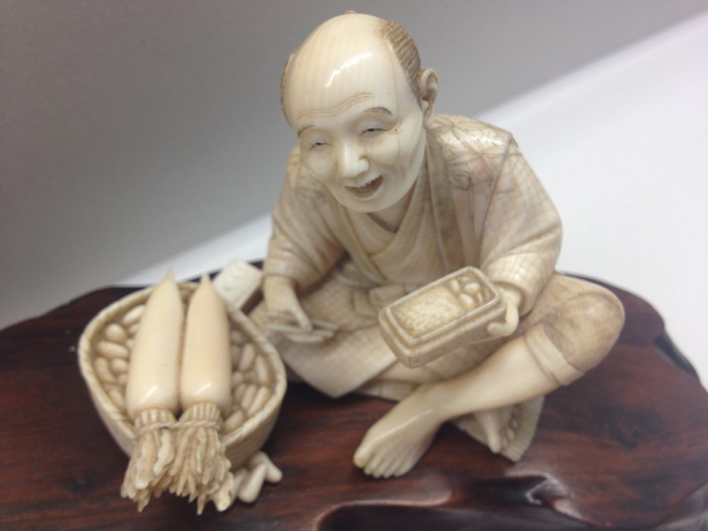 SUPERB JAPANESE IVORY OKIMONO MARKET TRADER RED SEAL SIGNATURE View V