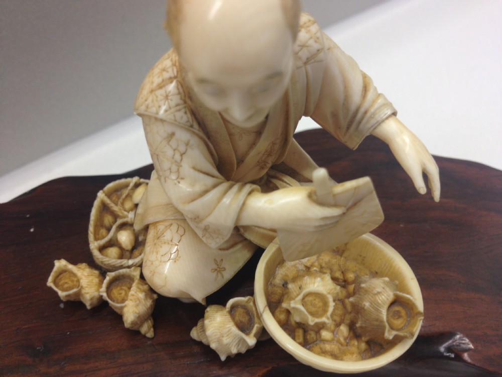 JAPANESE IVORY OKIMONO STREET SEAFOOD SELLER RED SEAL SIGNATURE View V
