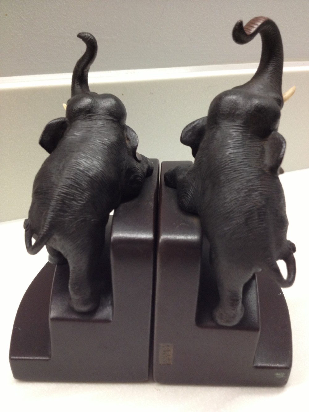 GREAT PAIR OF JAPANESE BRONZE ELEPHANT BOOKENDS- MEIJI PERIOD SIGNED View III
