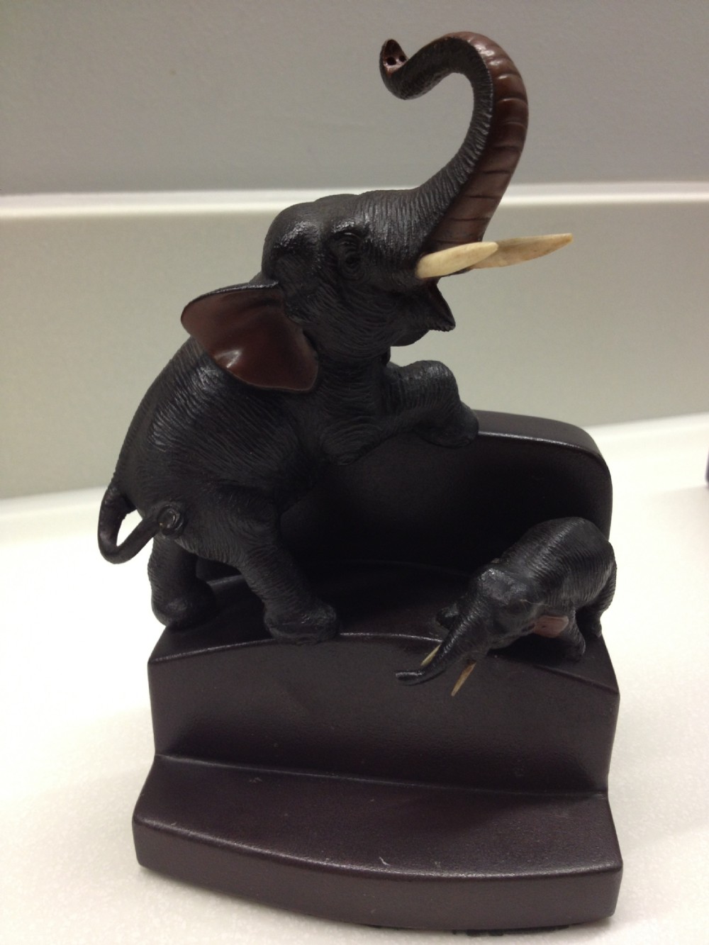 GREAT PAIR OF JAPANESE BRONZE ELEPHANT BOOKENDS- MEIJI PERIOD SIGNED View IV