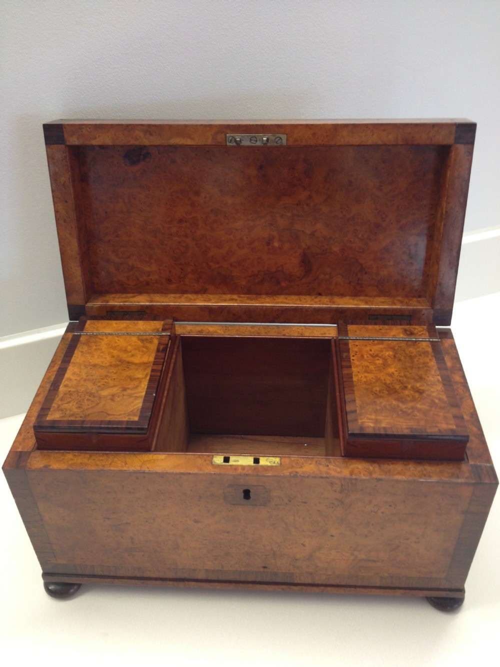 IMPRESSIVE GEORGIAN POLLARD OAK & ROSEWOOD TEA CADDY View IX