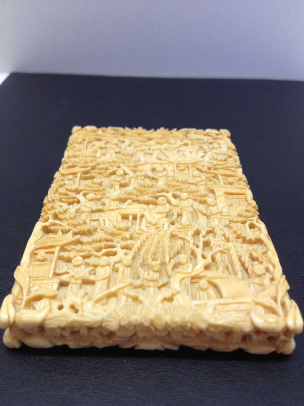 FINE QUALITY CHINESE CANTONESE IVORY CARD CASE View V