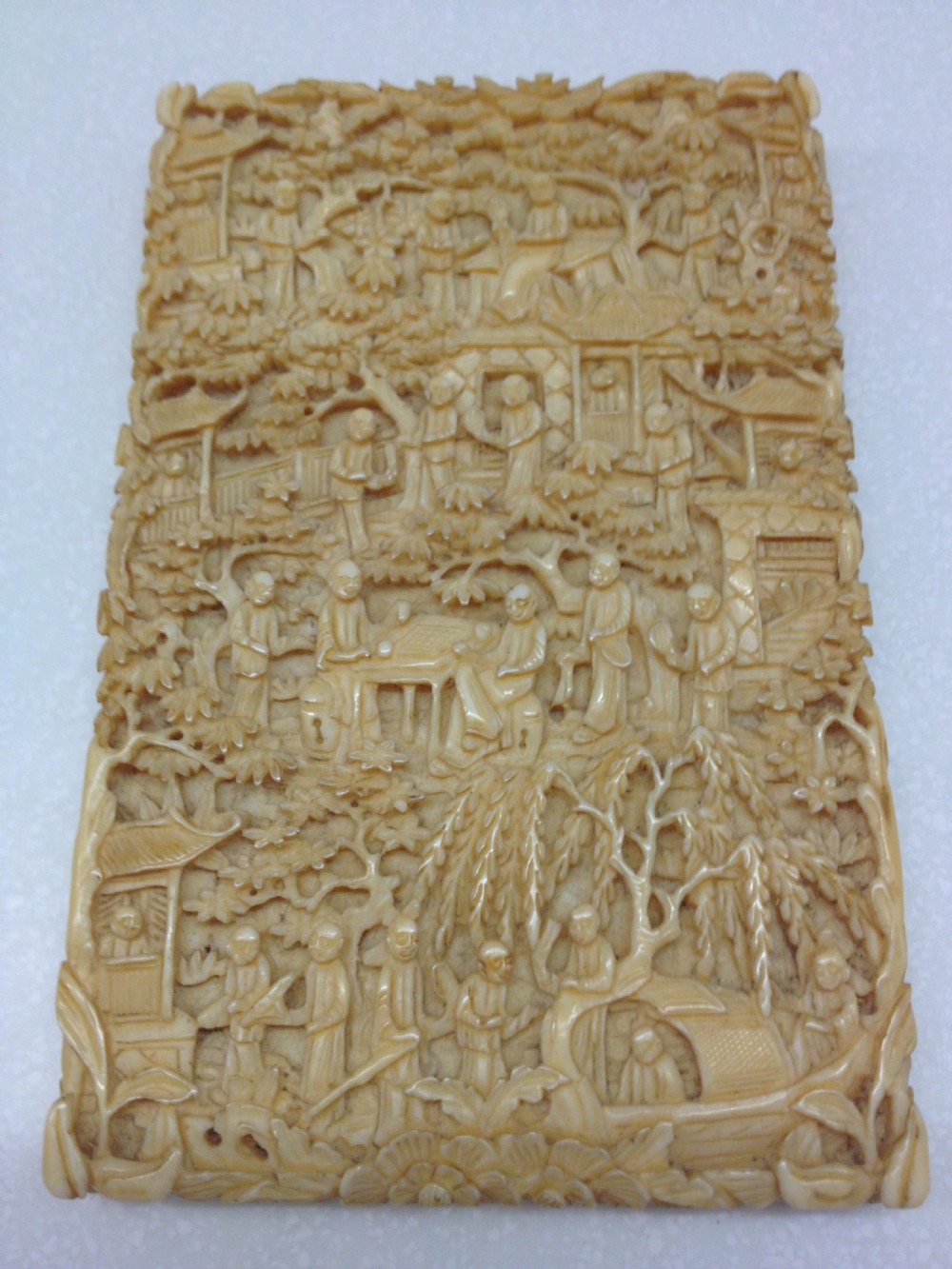 FINE QUALITY CHINESE CANTONESE IVORY CARD CASE View VII