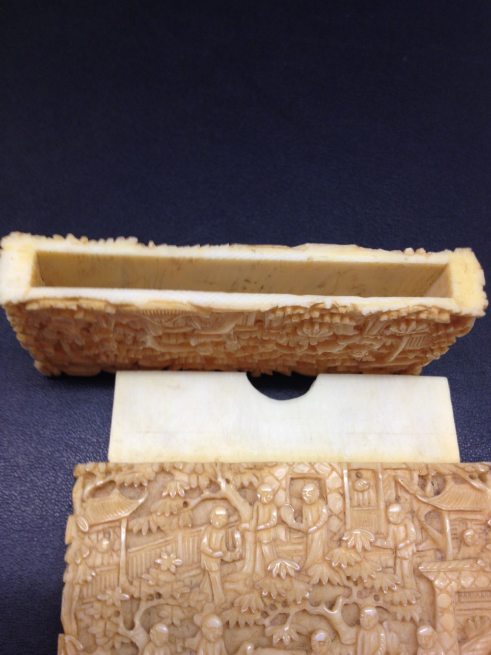 FINE QUALITY CHINESE CANTONESE IVORY CARD CASE View IX