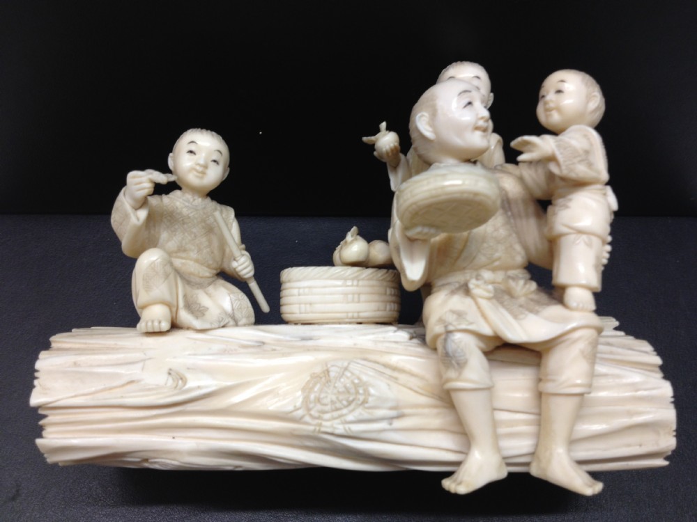 FINE QUALITY JAPANESE IVORY OKIMONO FAMILY GROUP MEIJI PERIOD 1868-1912 View III