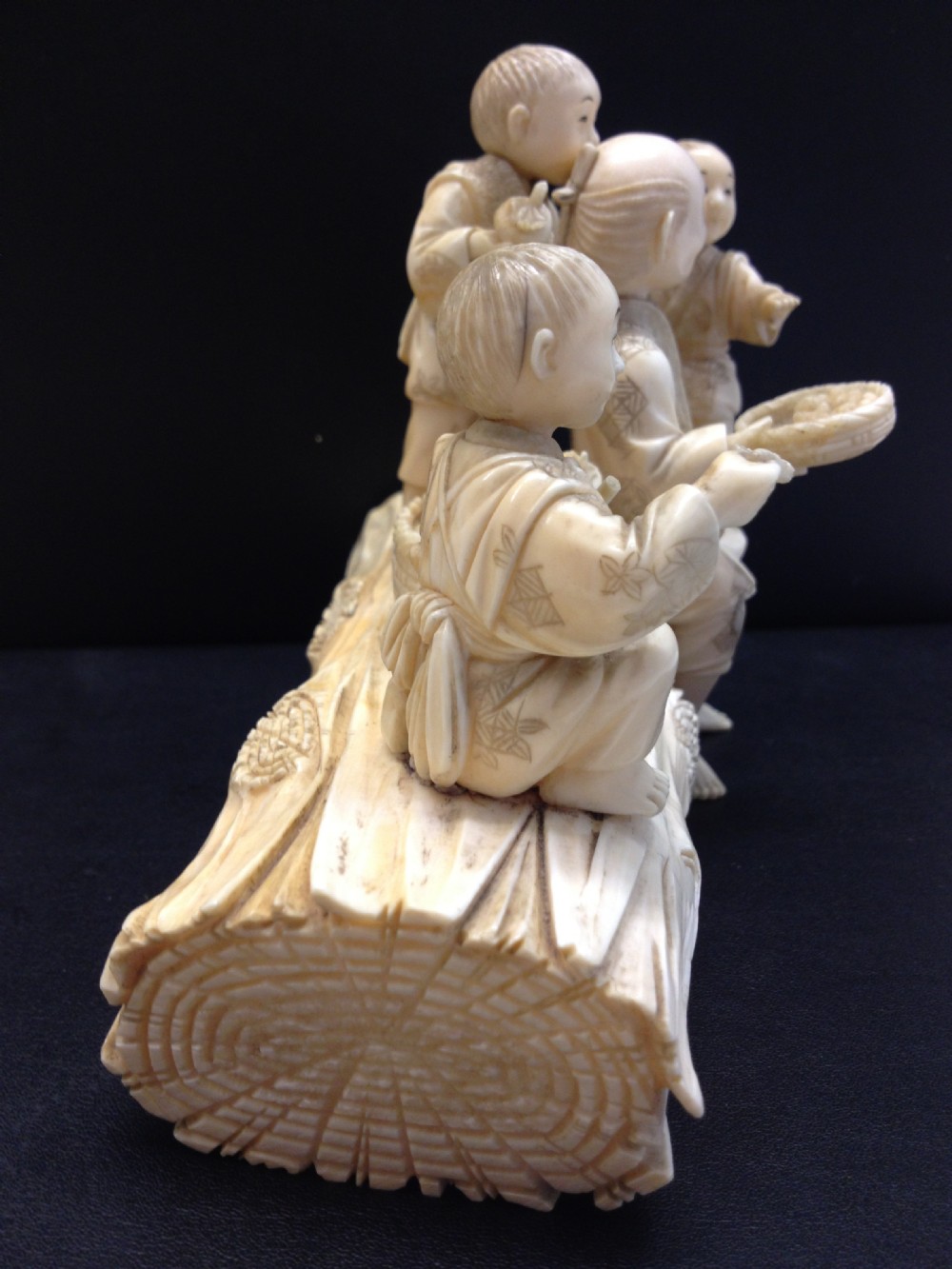 FINE QUALITY JAPANESE IVORY OKIMONO FAMILY GROUP MEIJI PERIOD 1868-1912 View IV